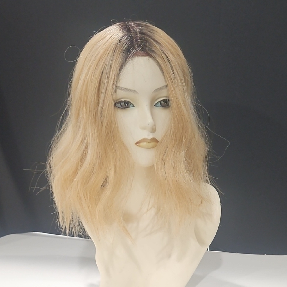 Blonde Center-Part Women's Wig - Stylish Natural Look  Pixy